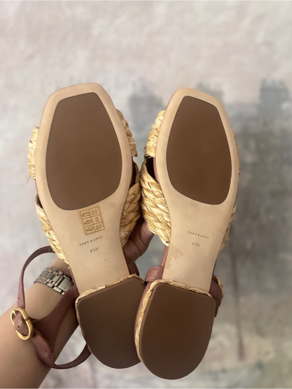 Tory Burch Elegant Woven Raffia Strap Leather Sandals - 9.5 - Picture 3 of 7